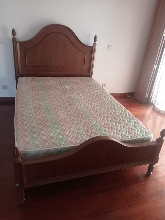 Camas casal com estrado e colchão