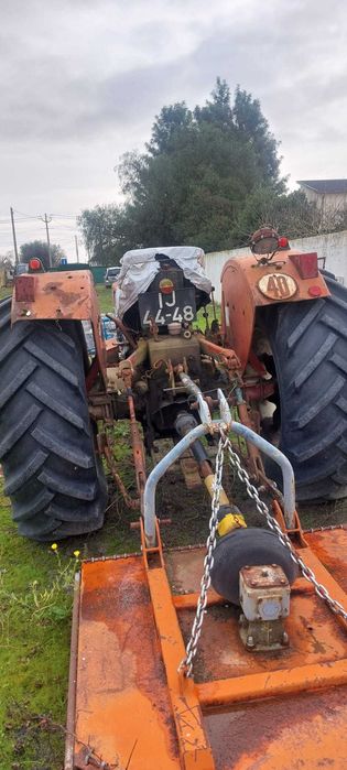 Trator Agrícola Internacional 733