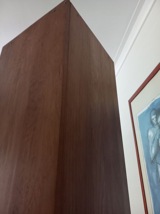 Estante  em pinho com 2 metros  de altura e 48 cm de largura