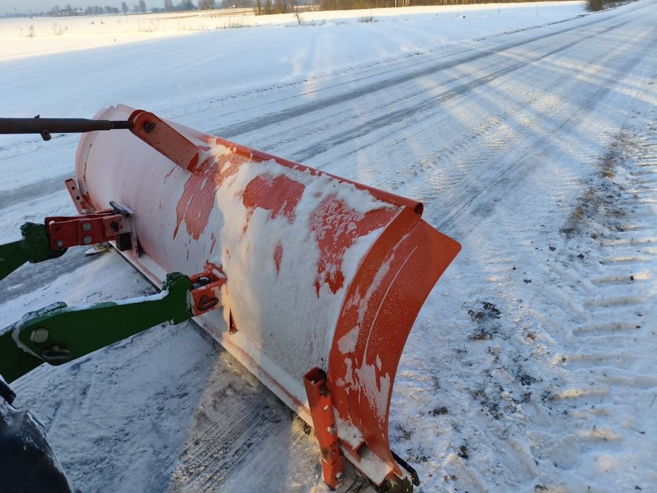 Pług spych czołowy 
Solidna konstrukcja 
Możl