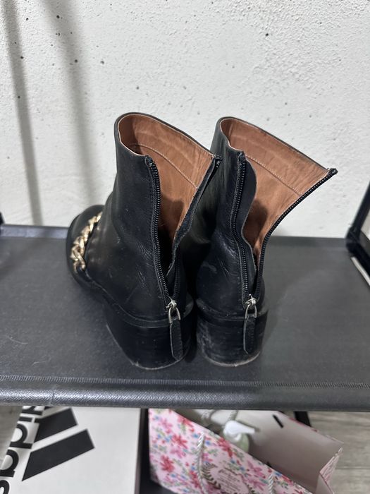 Сапоги с цепочкой