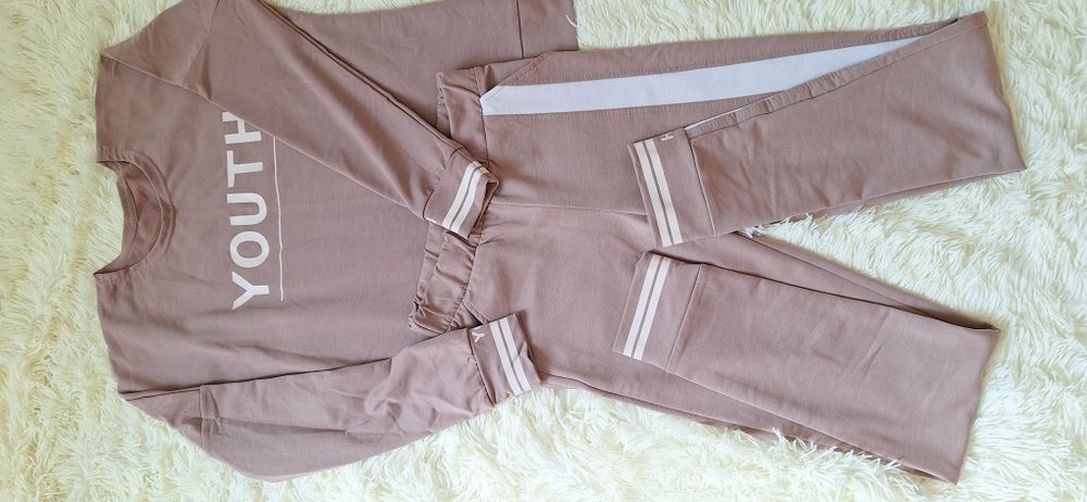 Продам костюмчик