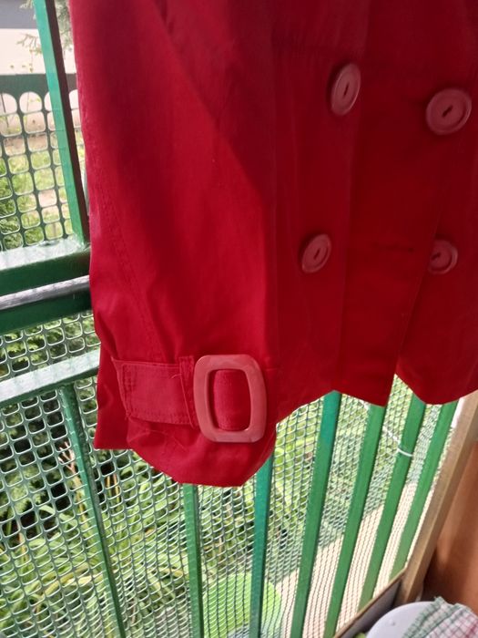 Piękny płaszczyk prochowiec krótki