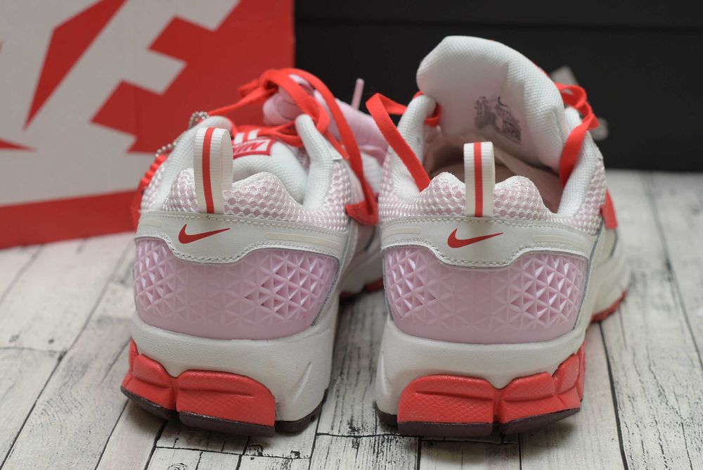 Оригінал! Жіночі кросівки кроссовки Nike Zoom Vomero 5 BG HV5171-121