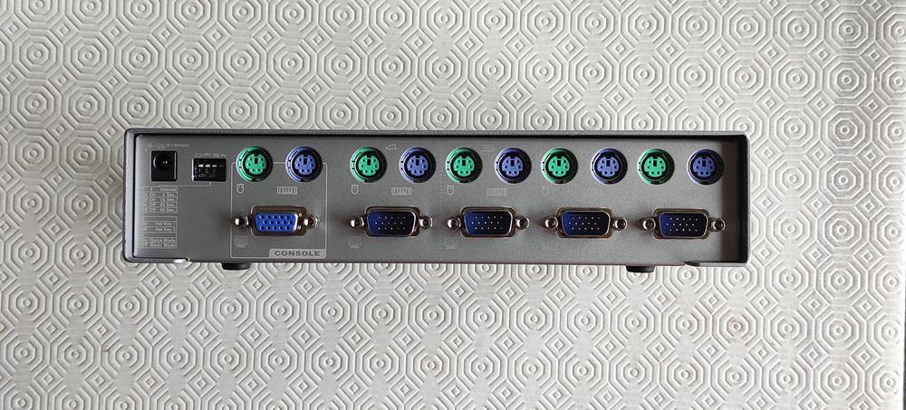KVM Switch da Linksys NOVO