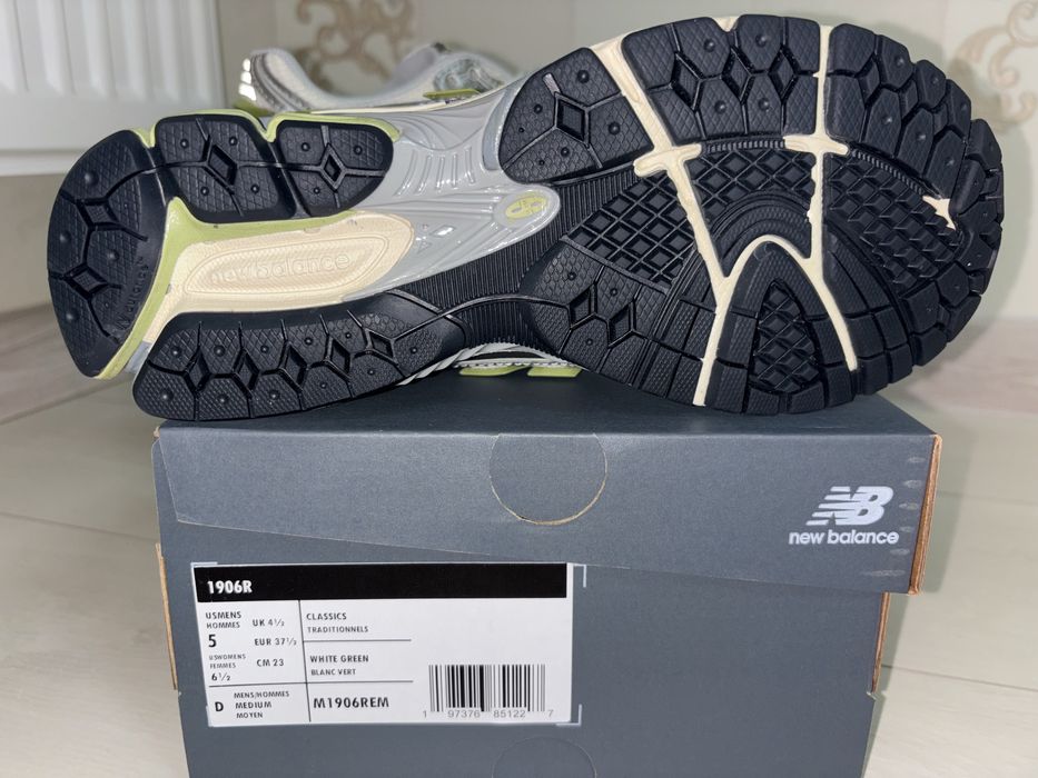 Кросівки New Balance 1906r Розмір- 37-37,5 (довжина стопи- 23.5-24 см)
