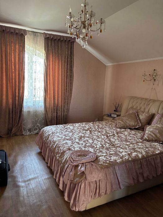 Продам 2-поверховий будинок 5 кімн. з капремонтом, вул. Ріхтера
