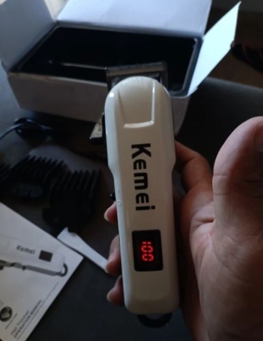 Máquina de cortar cabelo a bateria - profissional - Nova