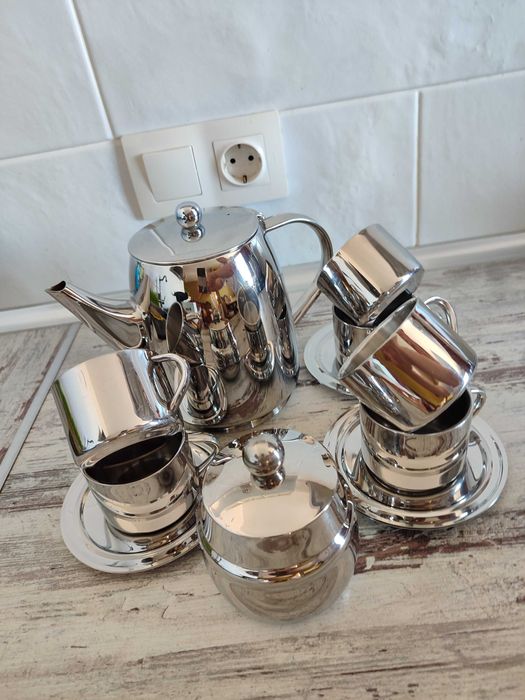 Сервізи різні: кавовий-BergHOFF, чайні Luminarc, Creative Ceramics