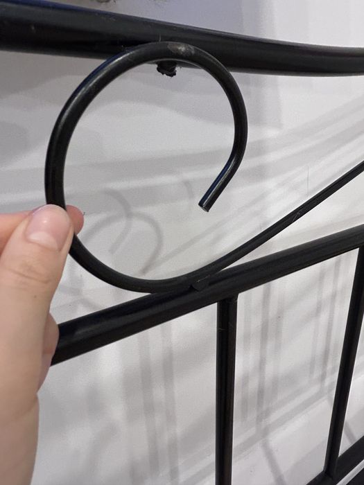 Rama łóżka czarna metalowa