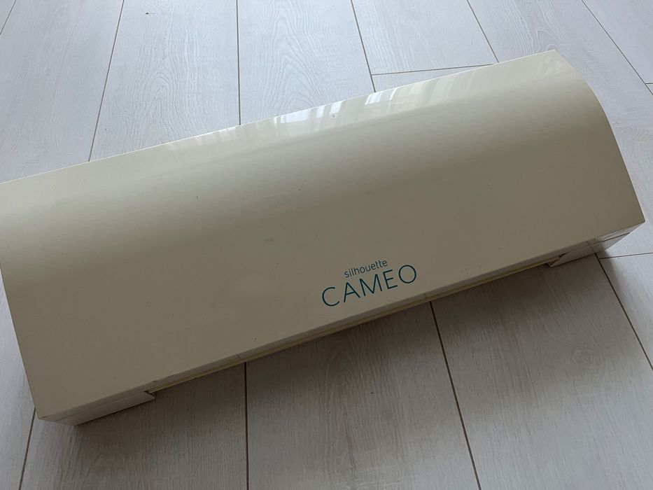 Ріжучий плотер Silhouette Cameo 3 б/в в нормальному стані