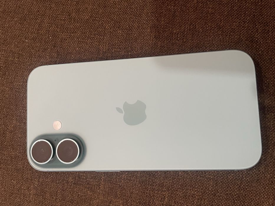 Iphone 16  verde azulado