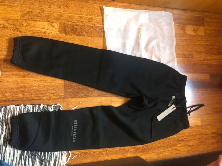 Calças Essentials