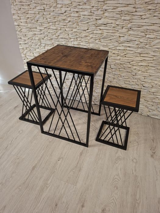 Stolik kawowy loft z hokerami