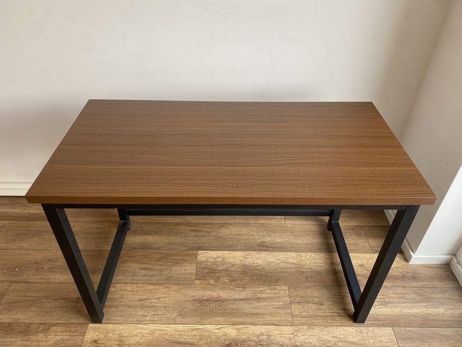 Biurko 120x60 z czarnymi nogami