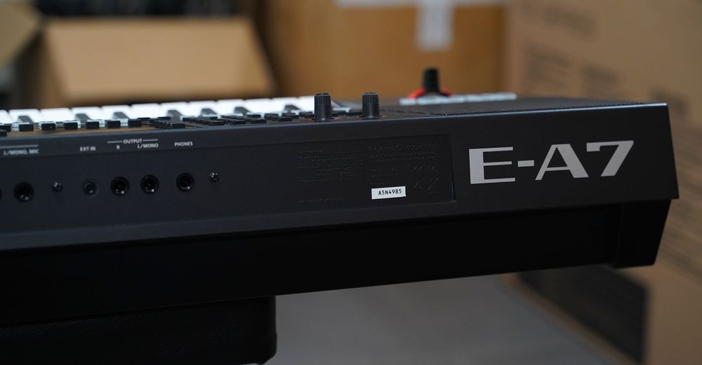 ROLANd E-A7 ea7  odtwarza MP3, Wave, Midi jak Nowy