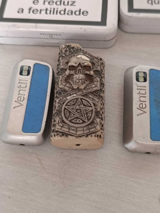 Porta Isqueiros antigos e caixas metálicas