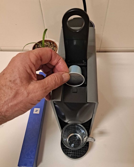 Máquina café Nespresso KRUPS Essenza Mini