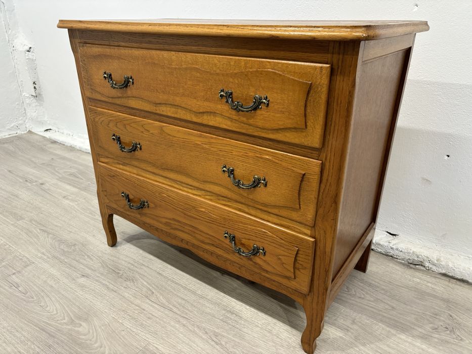 Jasna dębowa komda z szufladami