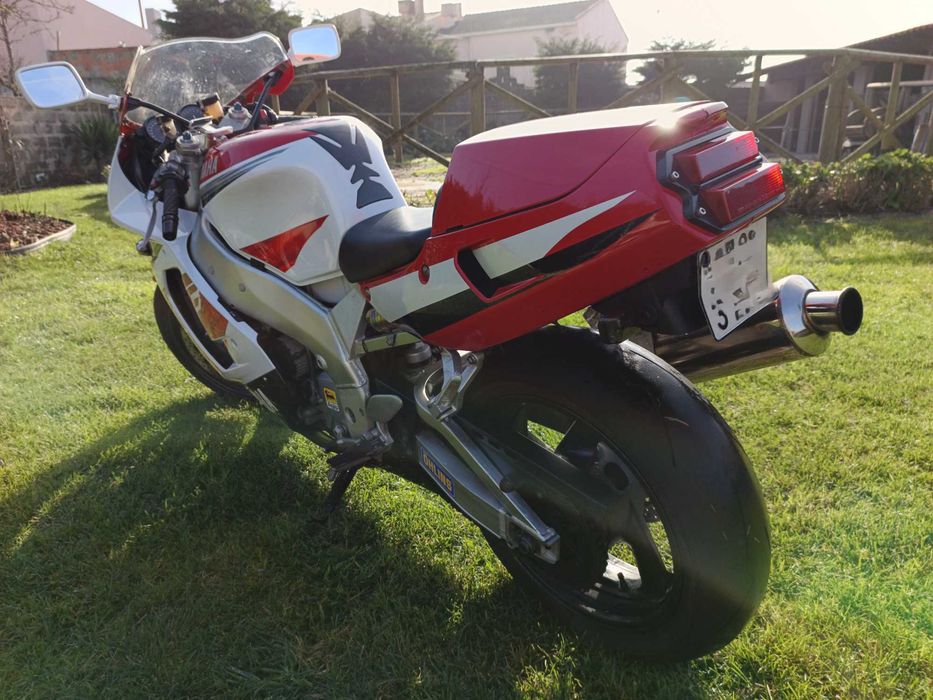Moto Yamaha YZF 750 R 4HD – 32.253 km – Excelente estado