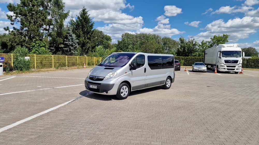 Opel Vivaro Long 9 Osób Bezwypadkowy Pierwszy Właściciel Klima Super Stan Polecam