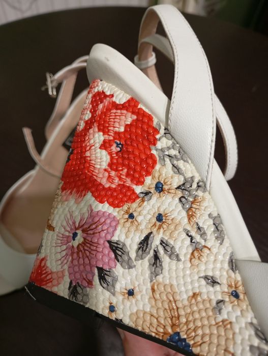 Елегантні жіночі туфлі