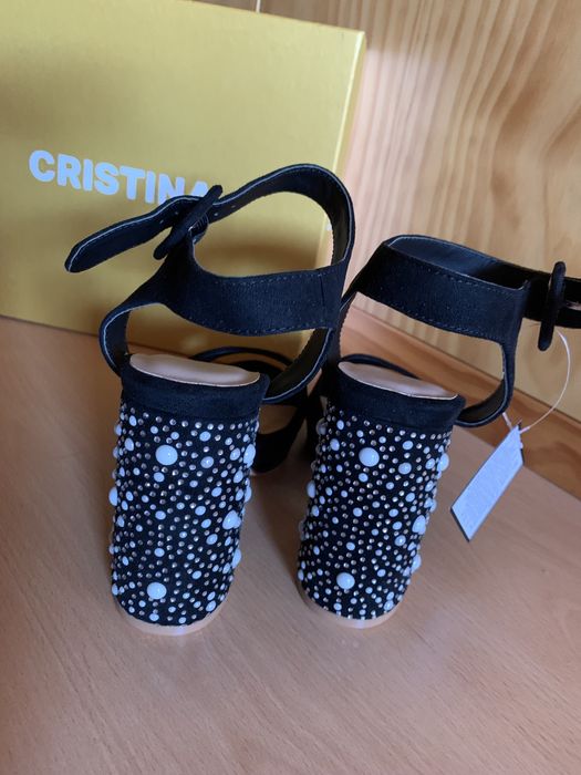 Sandálias novas pretas