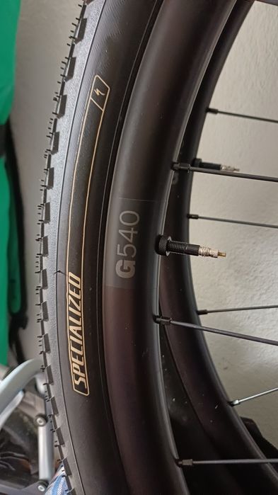 Vendo rodas dt swiss gr540 com pneu e cassete de gravel