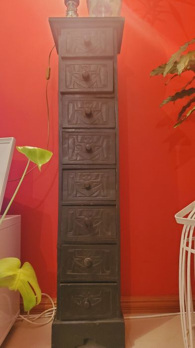 Gaveteiro em madeira rústica para desocupar