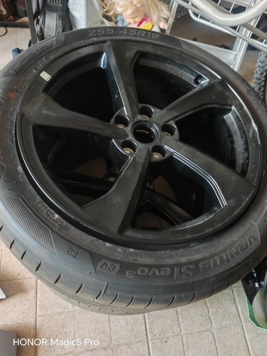 4 Pneus com jantes e tampoes R 19 Tesla Y Juniper