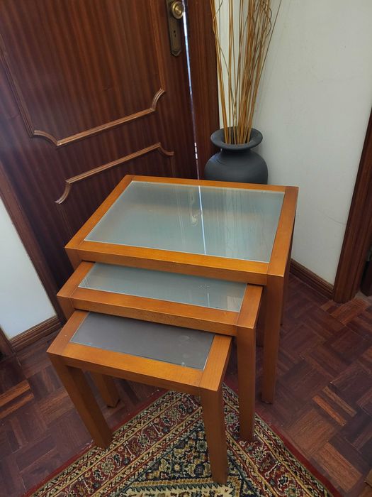 Conjunto 3 Mesas de Apoio Ninho (Cerejeira e Vidro Fosco)