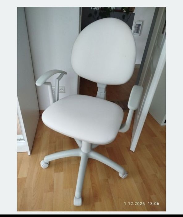 Fotel obrotowy biały