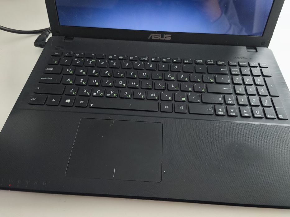 Sprzedam laptopa Asus x552e na części
