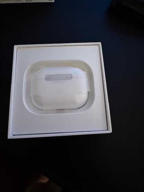 Apple AirPods Pro with MagSafe Charging Case