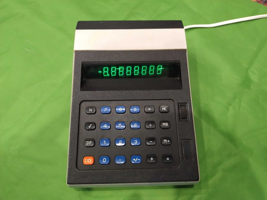 Zabytkowy kalkulator ELWRO 144 z roku 1985