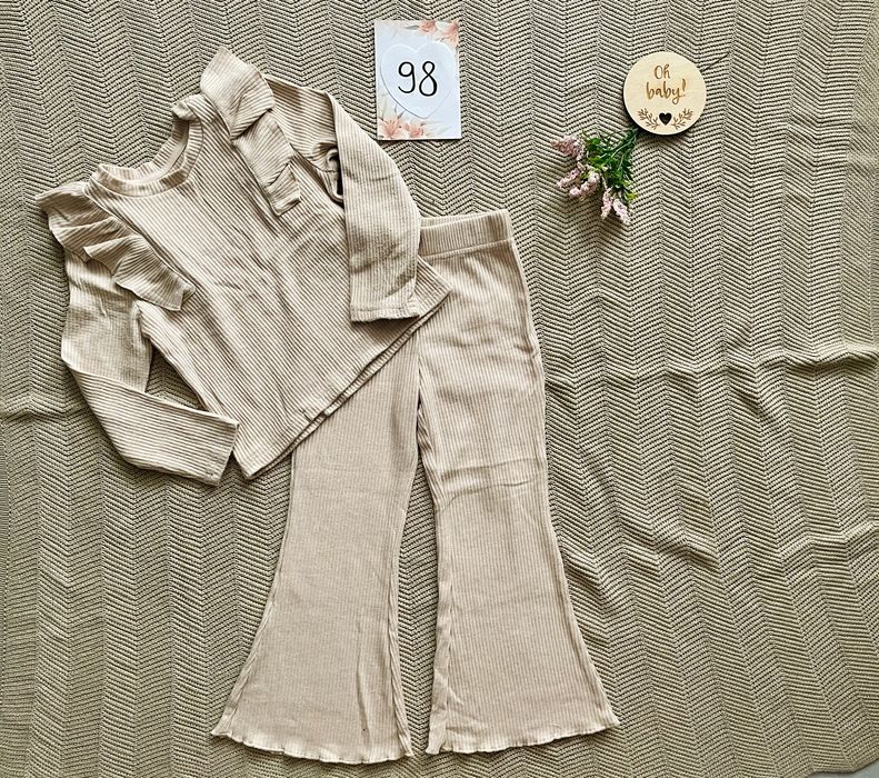 Wyprzedaż jak nowy beżowy prążkowany komplet sinsay 98