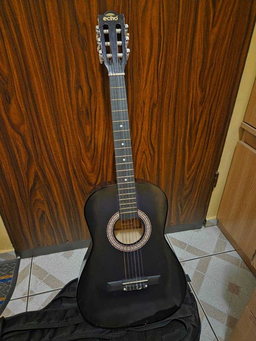 Gitara klasyczna ECHO C36 z grubym futerałem marki Quena 500