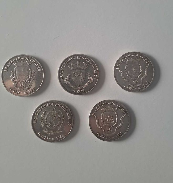 Cinco moedas da coleção Rostos da República