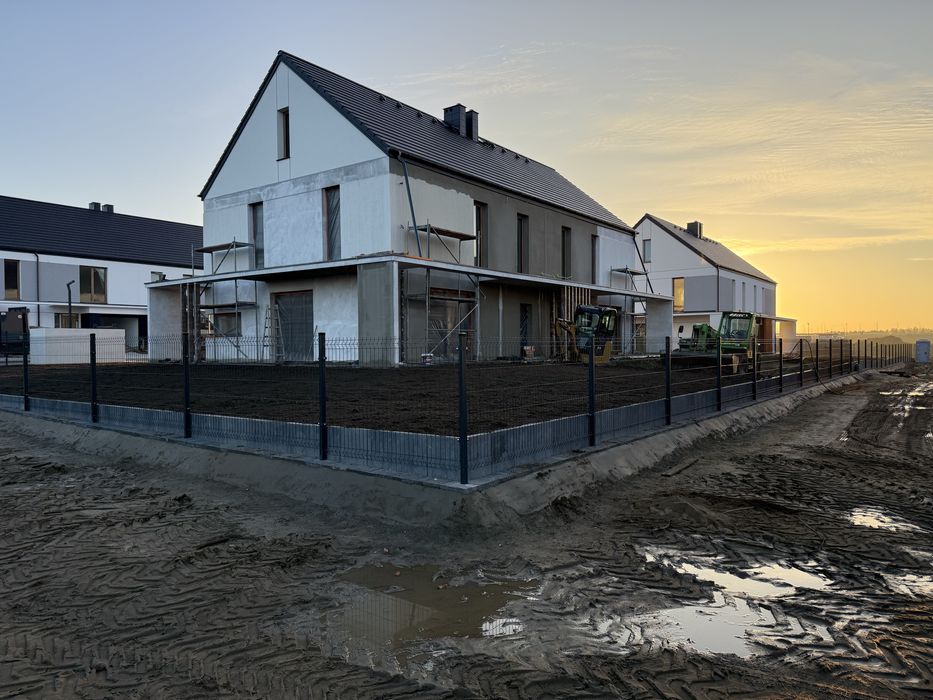 Montaż ogrodzeń, niwelacje terenu, mury oporowe, roboty ziemne