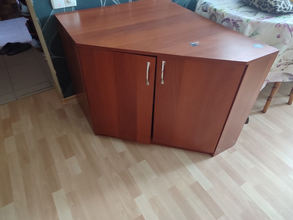 Продам меблеву тумбочку