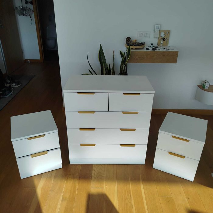 Conjunto de Comoda e 2 mesas de cabeceira