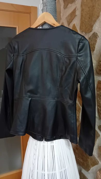Casaco em preto Zara