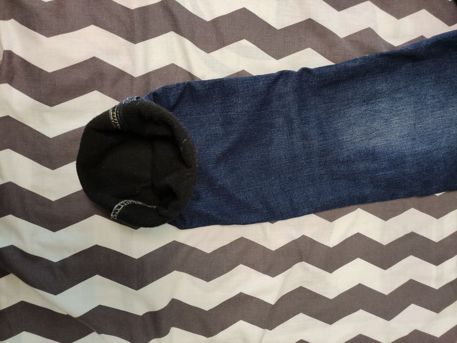 Продам ждиннсы на мальчика