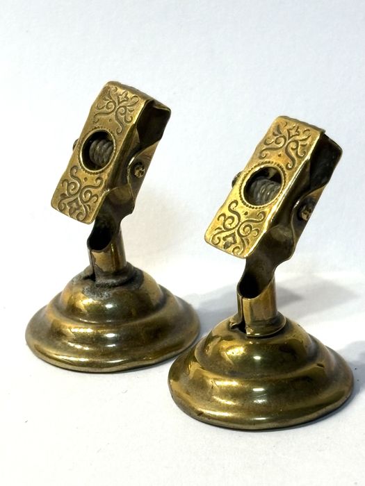 Pair of beautiful vintage place markers / brass clips