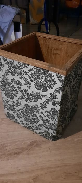 Dwie prl-owskie skrzynie donice