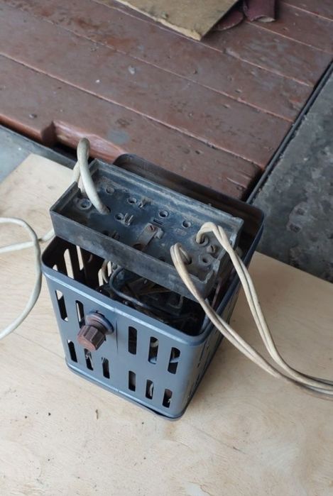 Продамзарядное устройство на 12 в.