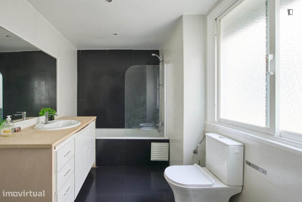 Quarto - localizado em Entrecampos Lisbon