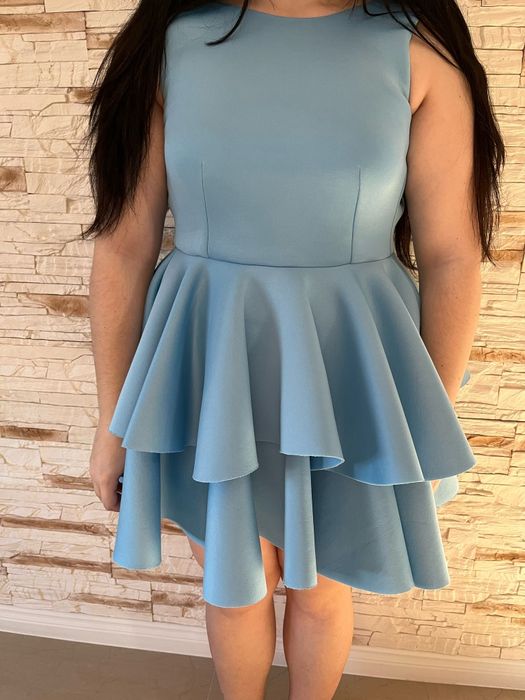 Śliczna sukienka piankowa rozm 38