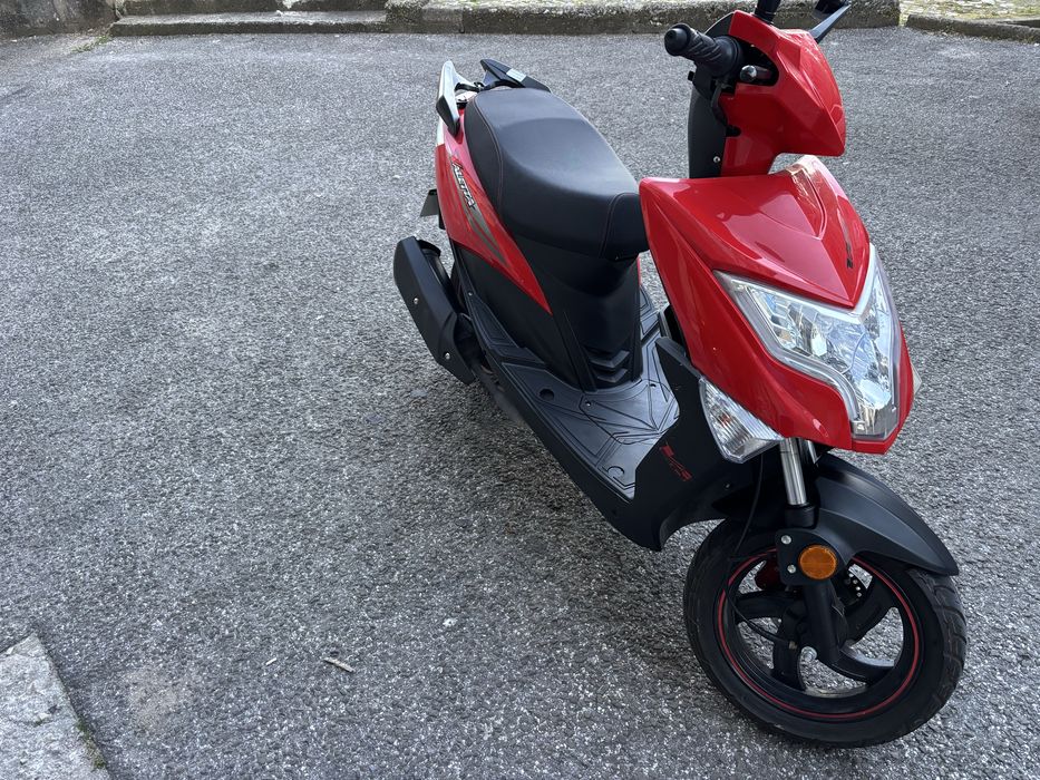 Scooter Kenos Valleta preço para vender este fim de semana