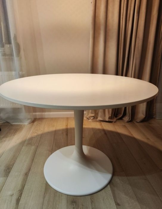 Biały stół DOCKSTA